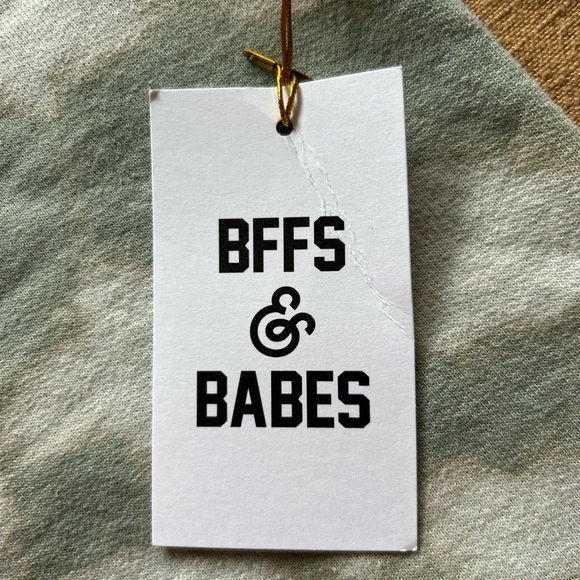 NWT BFFS & BABES MOSS MOVES <3 Tie-Dye Cropped Raw Hem Sweatshirt size 0 - Picture 5 of 7